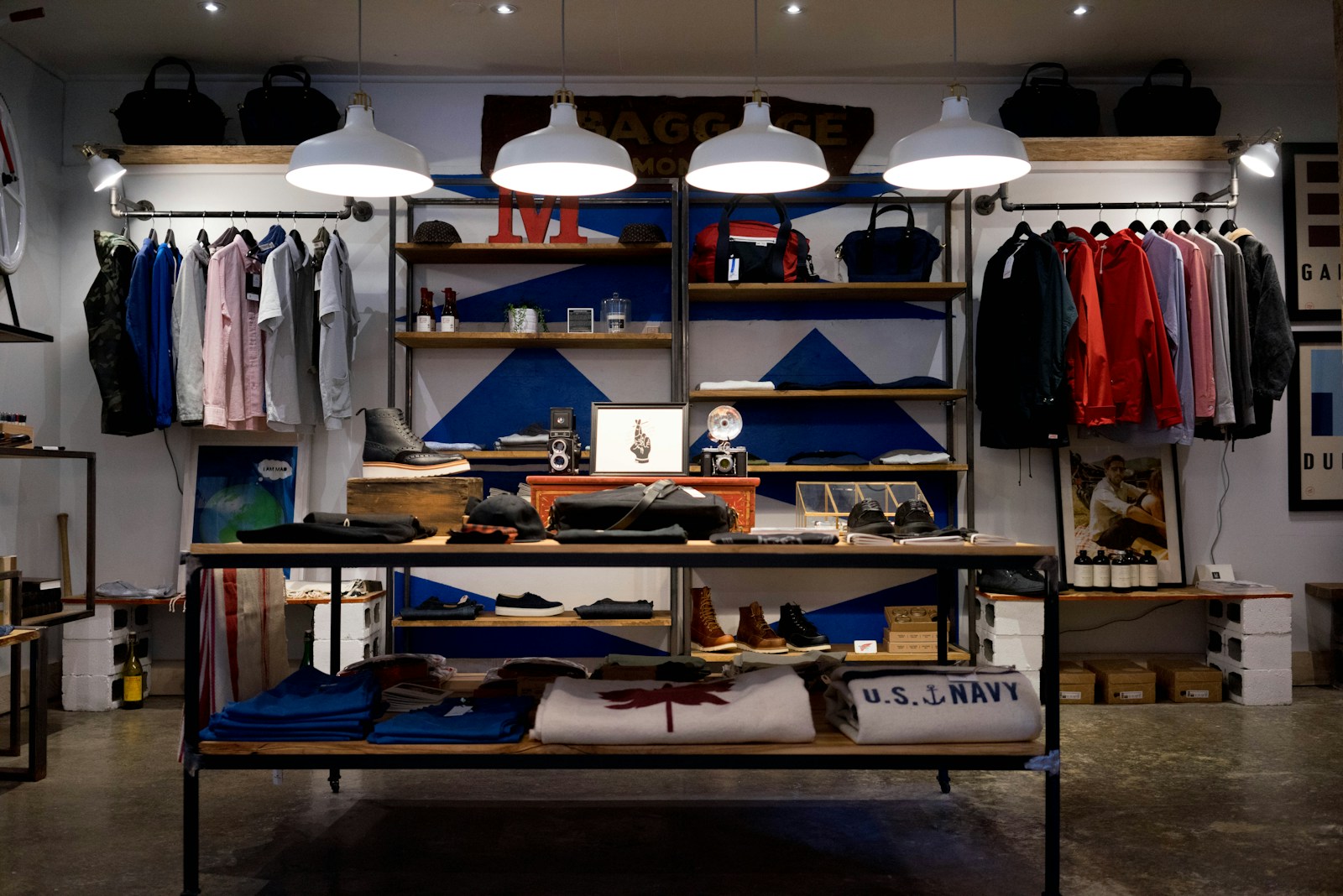 Retail Between Transaction and Experience